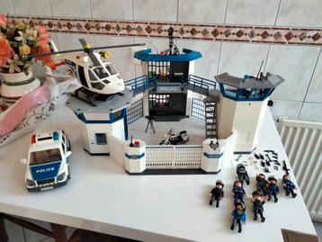 Zeer groot politiebureau van Playmobil. beschikbaar voor biedingen
