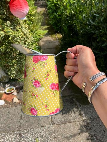 Decoratieve Kan/Gieter met Bloemen 🪴🌸 beschikbaar voor biedingen