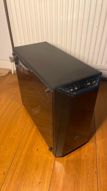 Gaming pc met toetsenbord  beschikbaar voor biedingen
