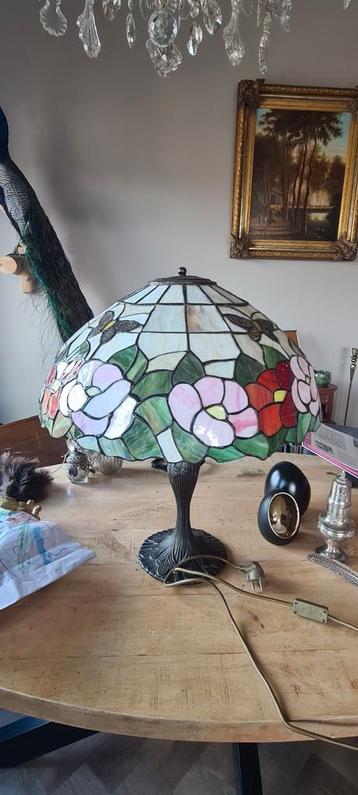 Unieke Tiffany tafellamp - 54cm Doorsnede beschikbaar voor biedingen