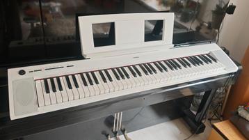 Yamaha Piaggero NP-32 incl standaard en pedaal beschikbaar voor biedingen