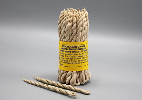 Himalaya cederhout touwwierook, Huis en Inrichting, Woonaccessoires | Kandelaars en Kaarsen, Nieuw, Minder dan 25 cm, Overige materialen