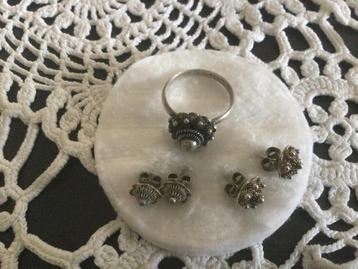 Mooie set  zilveren Zeeuwse knopjes 2x oorbellen en 1x ring  beschikbaar voor biedingen
