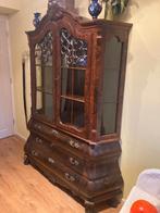 Elegante wortelnoten vitrinekast in oorspronkelijke staat, Huis en Inrichting, Ophalen, 200 cm of meer, 150 tot 200 cm, Zo goed als nieuw