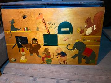 Vintage houtenplaat met kindertekeningen beschikbaar voor biedingen