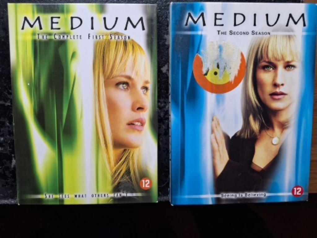 medium 1  en 2, Vanaf 9 jaar, Ophalen of Verzenden, Gebruikt, Drama