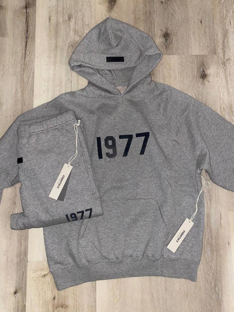 Essentials fog trainingspak Maat M - Nieuw met prijskaart!, Kleding | Heren, Truien en Vesten, Ophalen of Verzenden, Nieuw, Maat 48/50 (M)