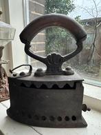 Ouderwetse kolen strijkijzer - decoratief, Antiek en Kunst, Antiek | Gereedschap en Instrumenten, Ophalen of Verzenden