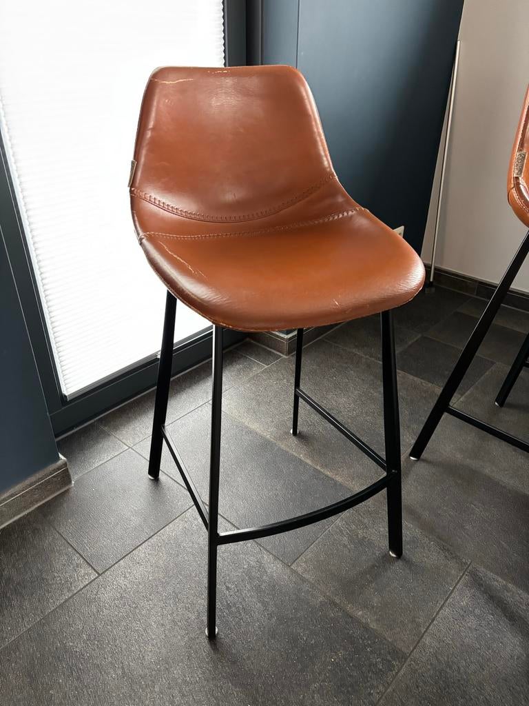 Dutch Bone Stijlvolle bruine barstoel met metalen frame, Huis en Inrichting, Barkrukken, Gebruikt, 60 tot 90 cm, Metaal, 1 kruk