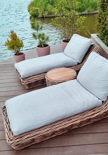 tuin zwembad ligbed 2x lounge handmade in Indonesia tuinbank beschikbaar voor biedingen