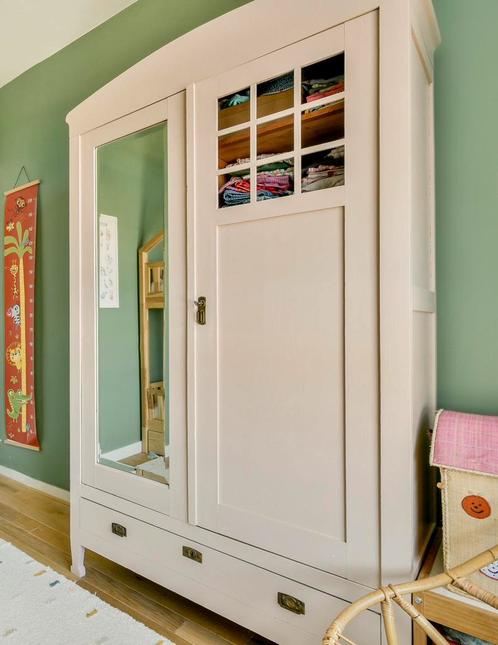 Vintage kledingkast, Kinderen en Baby's, Kinderkamer | Commodes en Kasten, Zo goed als nieuw, Kast, 105 cm of meer, 100 cm of meer