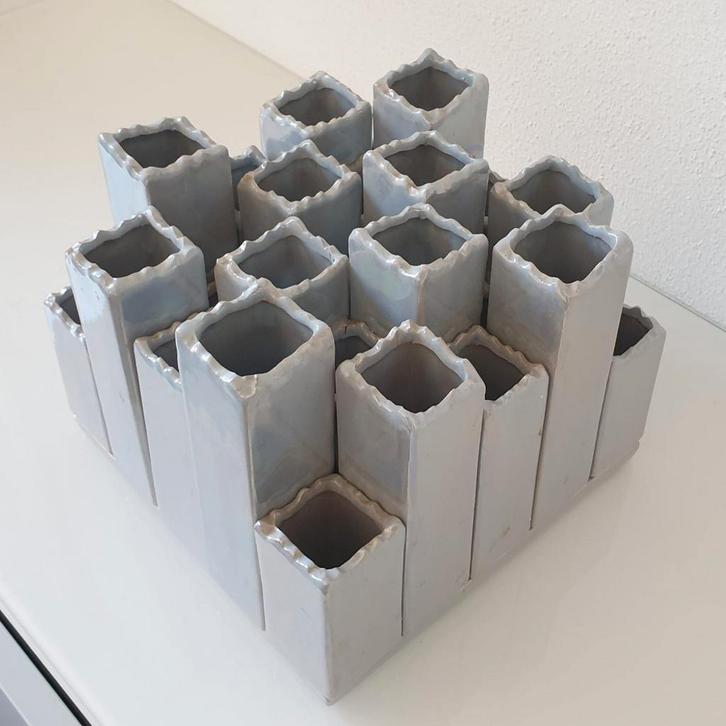 Vierkante vintage design vaas grijs parelmoer /tulpenvaas, Huis en Inrichting, Woonaccessoires | Vazen, Zo goed als nieuw, Overige kleuren