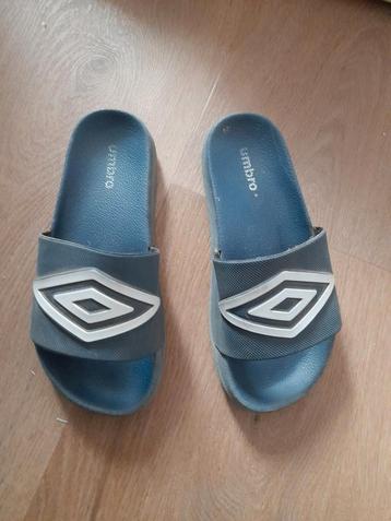 UMBRO kinder unisex slippers blauw maat 34 beschikbaar voor biedingen