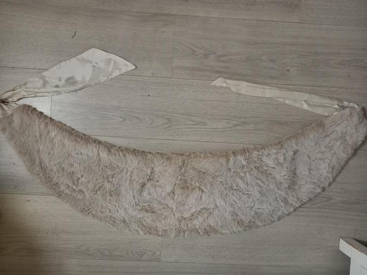 Beige Stola / Omslag Fake Fur / Nepbont, Kleding | Dames, Mutsen, Sjaals en Handschoenen, Zo goed als nieuw, Sjaal, Maat 46/48 (XL) of groter