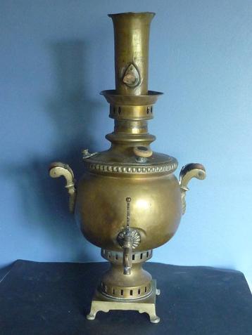 Antieke messing samovar beschikbaar voor biedingen