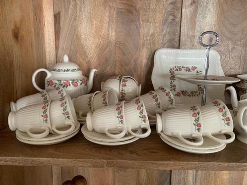 wedgwood briar rose, Huis en Inrichting, Keuken | Servies, Zo goed als nieuw, Compleet servies, Wedgwood, Porselein, Ophalen