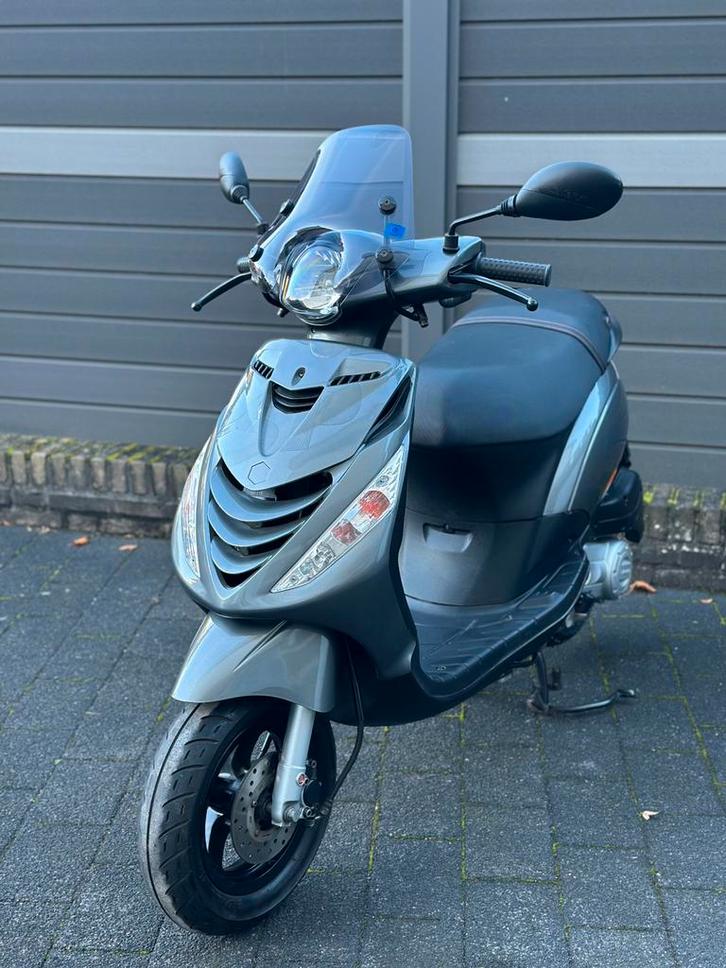 Piaggio Zip, Fietsen en Brommers, Scooters | Piaggio, Zo goed als nieuw, Zip, Benzine, Ophalen