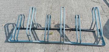 Fietsenrek inclusief 2 betonblokken tegen diefstal. beschikbaar voor biedingen