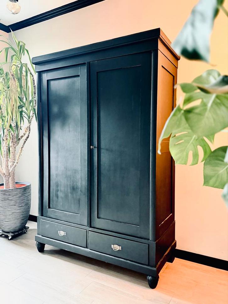 Antieke Zwarte Kledingkast met Verlichting, Huis en Inrichting, Kasten | Kledingkasten, Gebruikt, 200 cm of meer, 100 tot 150 cm