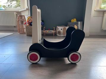 Stoere en klassieke houten loopwagen beschikbaar voor biedingen