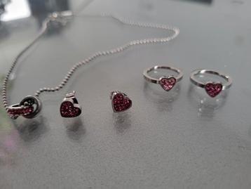 NIEUWE oorbellen + ketting met hanger en 2 ringen staal