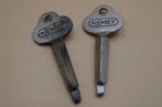 Twee NEMEF sleutels, Antiek en Kunst, Ophalen of Verzenden