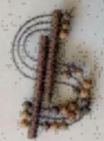 Broche letter S, met kraaltjes; S-vormige broche, speldje, Ophalen of Verzenden, Zo goed als nieuw