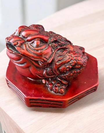 Geldkikker (ook bekend als driepotige pad of Chan Chu) beschikbaar voor biedingen