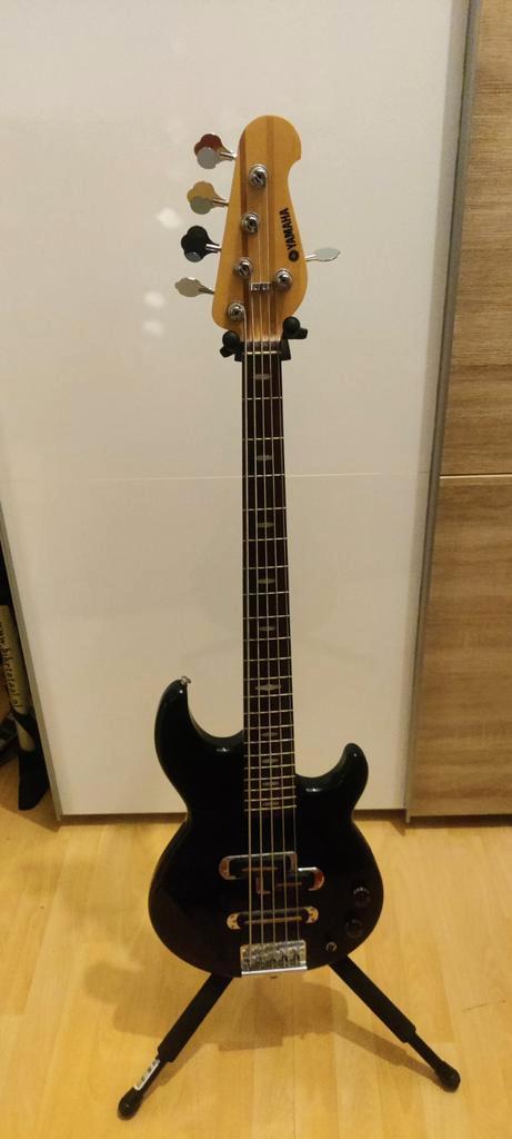 Yamaha BB 1025, Muziek en Instrumenten, Snaarinstrumenten | Gitaren | Bas, Gebruikt, Elektrisch, 5-snarig, Ophalen