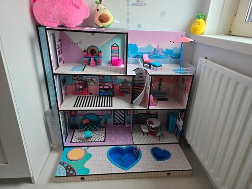 Lol surprise poppenhuis + bus, met doos, als nieuw, Kinderen en Baby's, Speelgoed | Poppenhuizen, Zo goed als nieuw, Ophalen of Verzenden