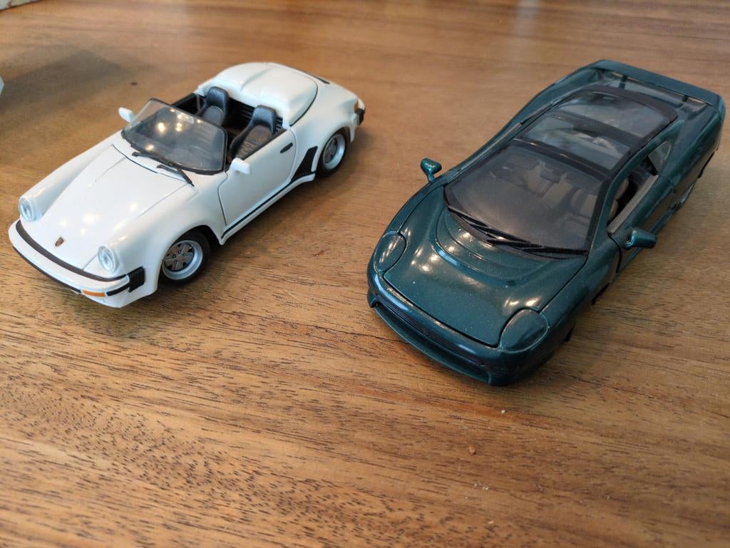 Maisto Porsche en Jaguar, Hobby en Vrije tijd, Modelauto's | 1:24, Ophalen of Verzenden, Zo goed als nieuw, Auto, Maisto