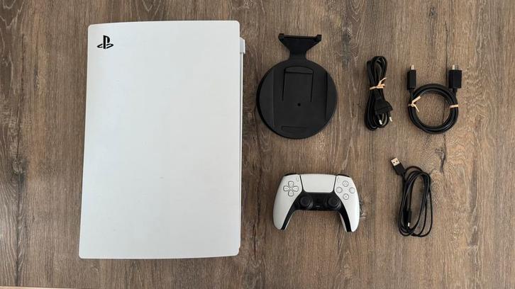 Playstation 5 Disc edition 1st generation met controller, Spelcomputers en Games, Spelcomputers | Sony PlayStation 5, Zo goed als nieuw