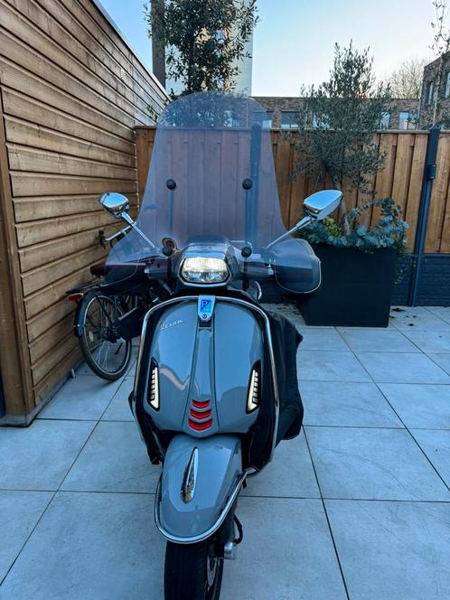 Vespa sprint S 2021 Nardo grey, Fietsen en Brommers, Scooters | Vespa, Zo goed als nieuw, Vespa S, Maximaal 25 km/u, Benzine, Ophalen