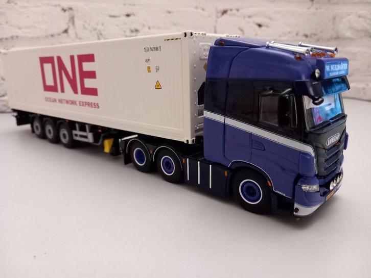 Iveco S Way W Neidhöfer met One 40 ft.reefer container, Hobby en Vrije tijd, Modelauto's | 1:50, Nieuw, Bus of Vrachtwagen, Wsi