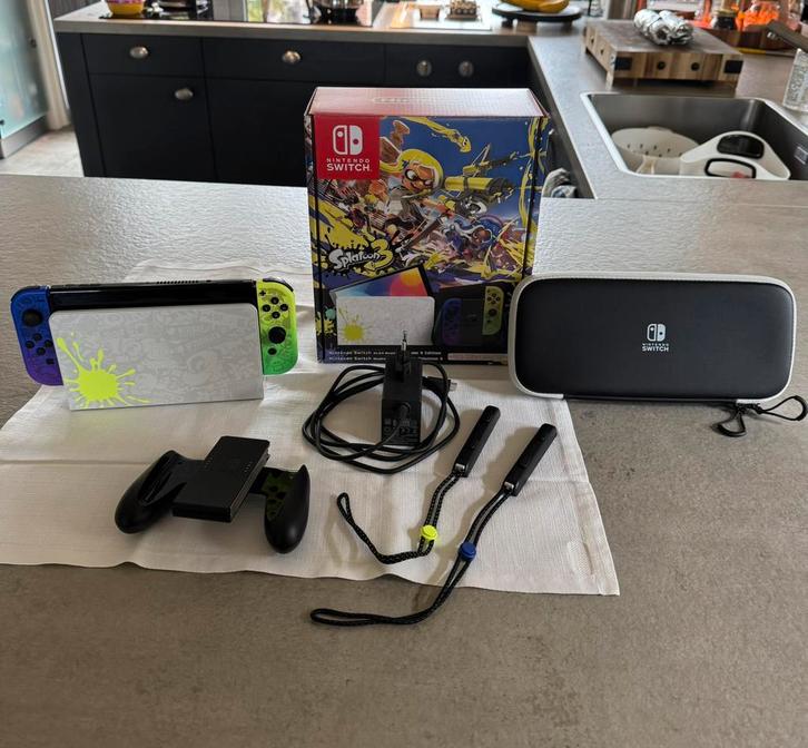 Nintendo Switch Oled Splatoon 3 Editie + SD Kaart en hoes, Spelcomputers en Games, Spelcomputers | Nintendo Switch, Gebruikt, Switch OLED