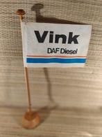 Tafelvlag Vink Daf Diesel uit verzameling.

Zie ook mijn and, Ophalen of Verzenden, Zo goed als nieuw, Overige typen