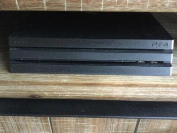 Ps4 pro met 4 game en controller in topstaat 1 tb beschikbaar voor biedingen