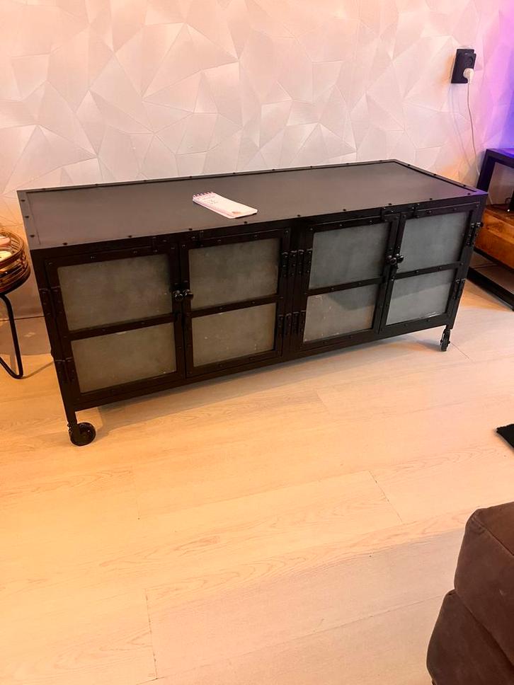 Industriële kast tv meubel, Huis en Inrichting, Kasten | Televisiemeubels, Gebruikt, Minder dan 100 cm, 100 tot 150 cm, 25 tot 50 cm