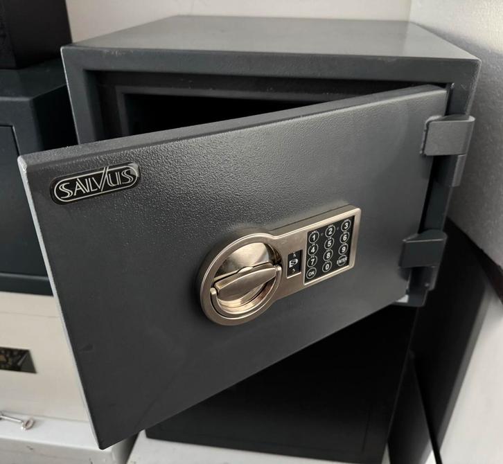 Zeer degelijke Salvus kluis brandkast, Huis en Inrichting, Brandblussers en Brandkasten, Brandkast, Ophalen