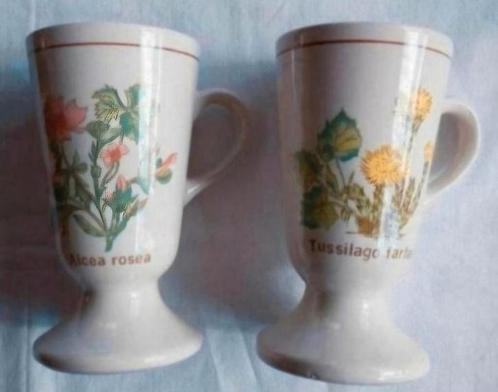 retro vintage hoge creme thee koffie mokken bekers op voet, Verzamelen, Porselein, Kristal en Bestek, Zo goed als nieuw, Ophalen of Verzenden