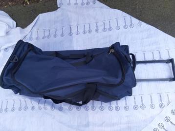 Trolley, Enrico Benetti, op twee stevige wielen. blauw beschikbaar voor biedingen