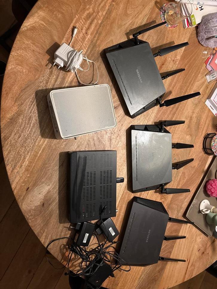 3 Netgear Nighthawk routers, modem, Humax - compleet, Computers en Software, Routers en Modems, Gebruikt, Router, Ophalen