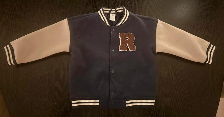 H&M varsity jasje maat 86 (12-18 m) navy/beige  Letter R, Kinderen en Baby's, Babykleding | Maat 86, Zo goed als nieuw, Jongetje