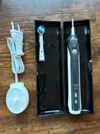 Oral-B Pro 2 2000 met lader en etui, Ophalen of Verzenden, Gebruikt, Tandenborstel