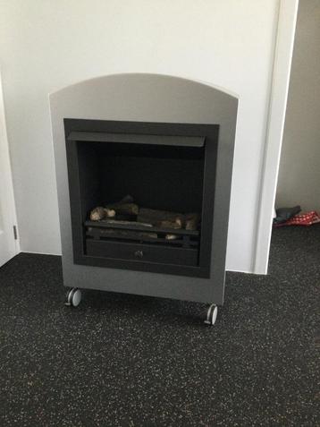 Gel/bio-ethanol haard op wielen (metallic grijs/zilver) beschikbaar voor biedingen