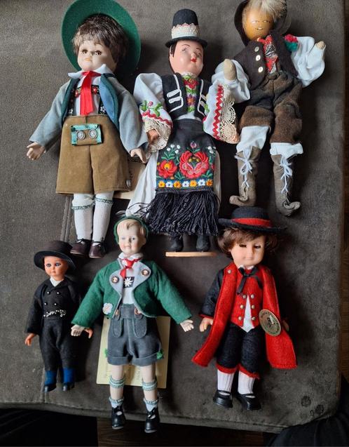 Vintage poppen in klederdracht - Set van 7, Antiek en Kunst, Antiek | Speelgoed, Ophalen of Verzenden