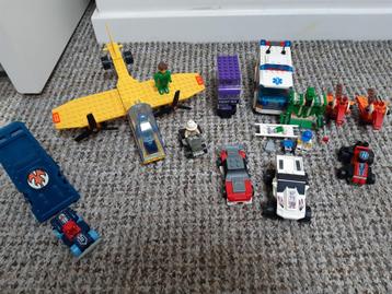 Lego verschillende voertuigen, vogels en een robot