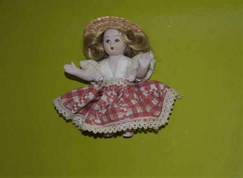 Te koop  mooi antiek popje met porselein armen benen hoofd, Verzamelen, Poppen, Zo goed als nieuw, Pop, Ophalen of Verzenden