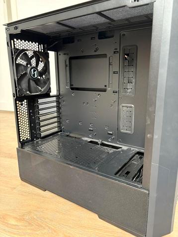 Lian Li LANCOOL 216 RGB behuizing beschikbaar voor biedingen