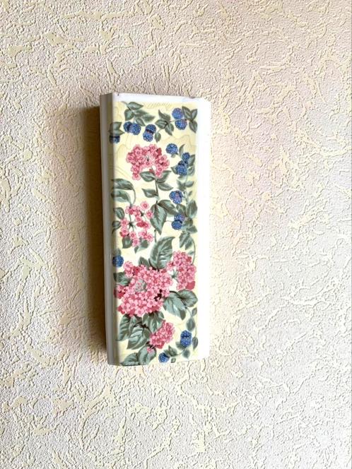 Verwarmingsbakje roze bloemen radiator of vaasje decoratie, Huis en Inrichting, Woonaccessoires | Vazen, Zo goed als nieuw, Ophalen of Verzenden